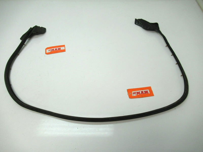 DOOR RUBBER SEAL WEATHER STRIP LEFT DRIVER SIDE for 00 01 02 03 04 05 MR2 SPYDER