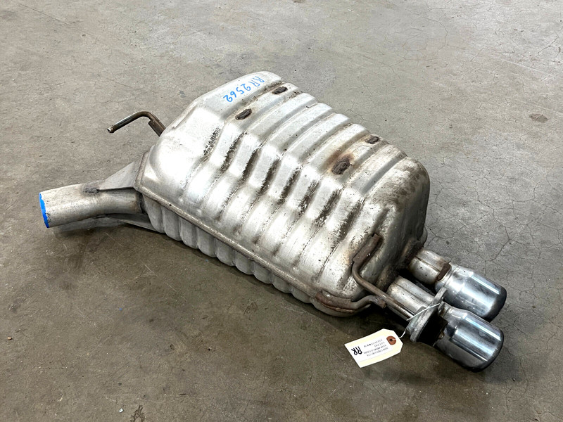 ⭐2016-2020 CADILLAC CT6 2.0L REAR RIGHT EXHAUST MUFFLER W/TIPS CUT OEM LOT2562