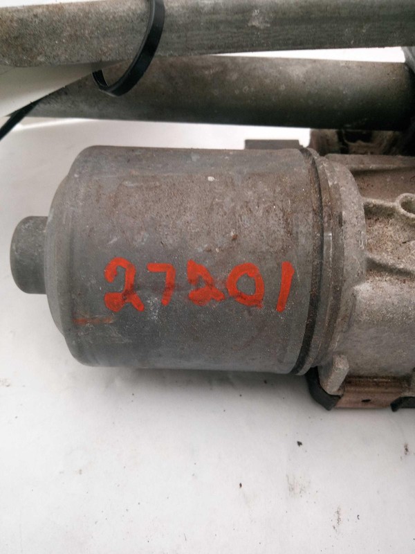 2015 Hyundai Genesis Wiper Motor OEM 98100B1000 115k Miles White