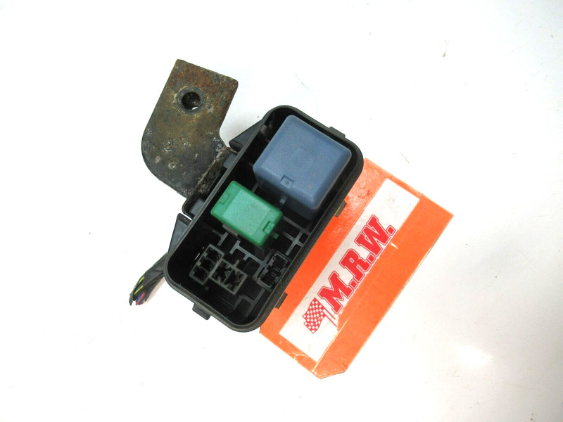 FUSE BOX BLOCK POWER RELAY 88263-21010 88263-32070 01 02 03 04 05 TOYOTA RAV4