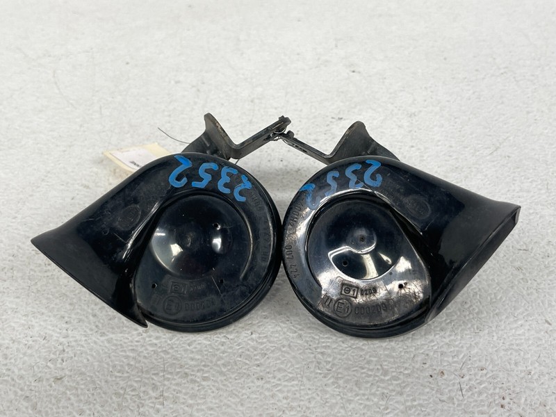⭐2003-2006 PORSCHE CAYENNE FRONT LEFT END RIGHT HORN SIREN SIGNALS OEM LOT2352