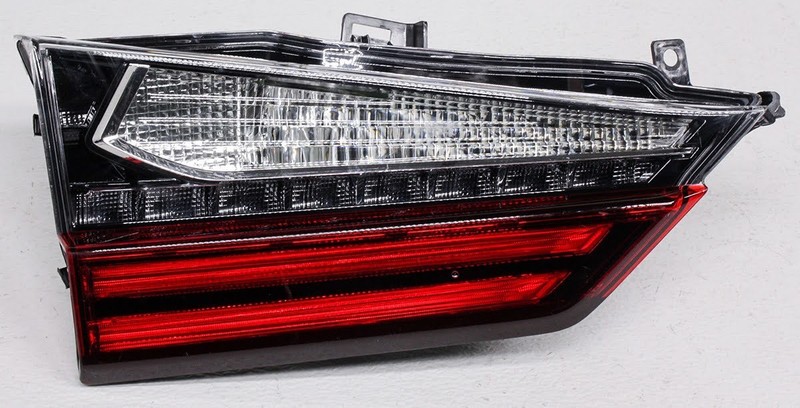 81590-0E090 OEM Lexus RX350 RX450h Left Driver Side LED Tail Lamp -Lens Chip