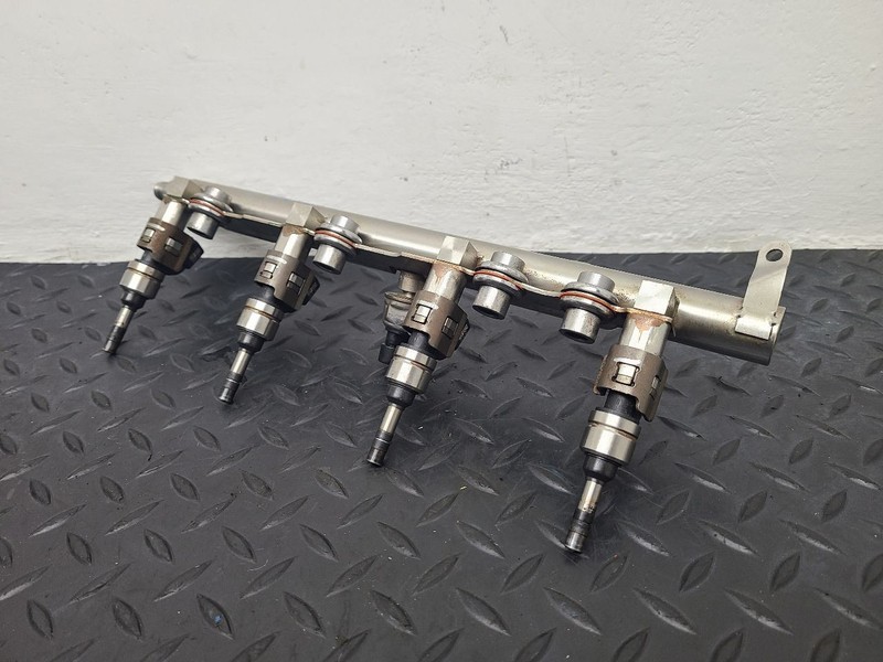 12-17 Chevrolet Equinox 2.4L Fuel Injectors W/ Rail Option UN6 OEM 12608366