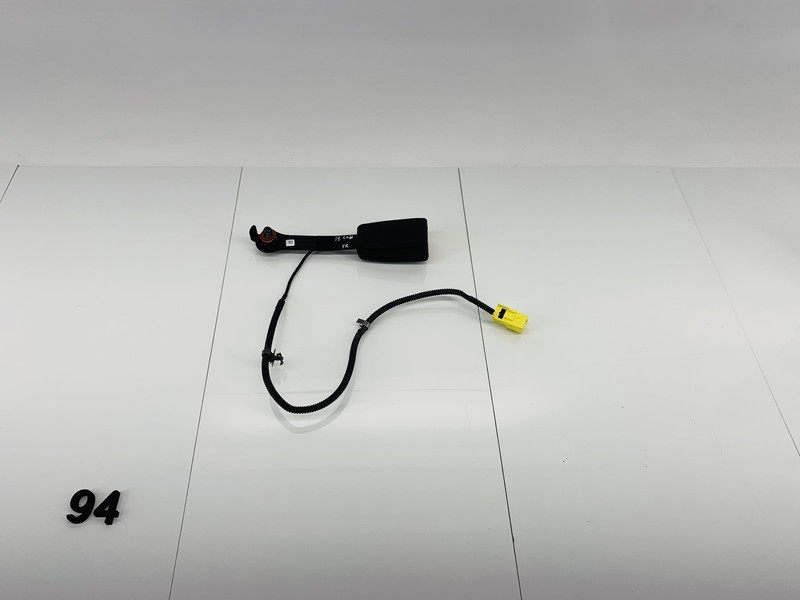14-16 KIA CADENZA FRONT RIGHT PASSENGER SEAT BELT TENSIONER LATCH BUCKLE OEM