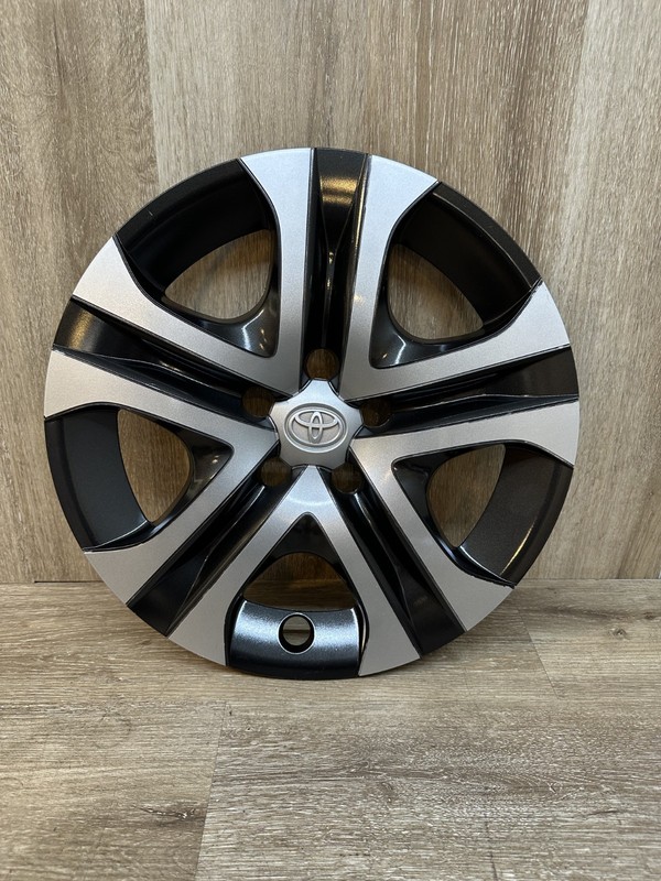 2015-18 TOYOTA RAV4 17" SILVER / BLACK WHEEL COVER / HUBCAP 42602-0R030 OEM