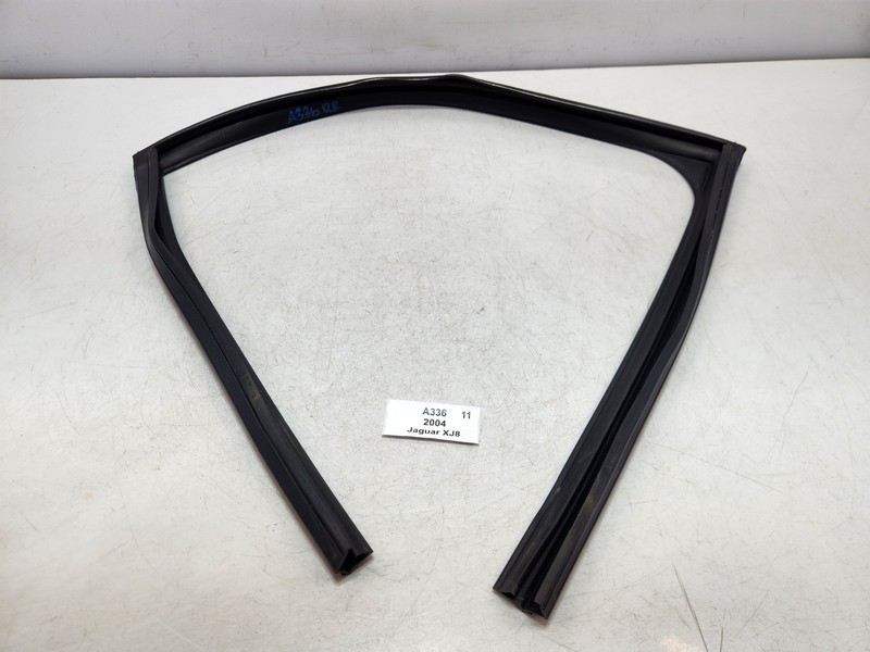 ✅ 04-09 OEM Jaguar XJ8 Rear Right Side Door Window Weather Seal