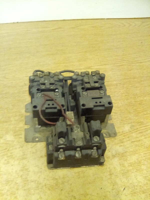 Allen Bradley 705AAD Series K NEMA Size 0 Reversing Contactor