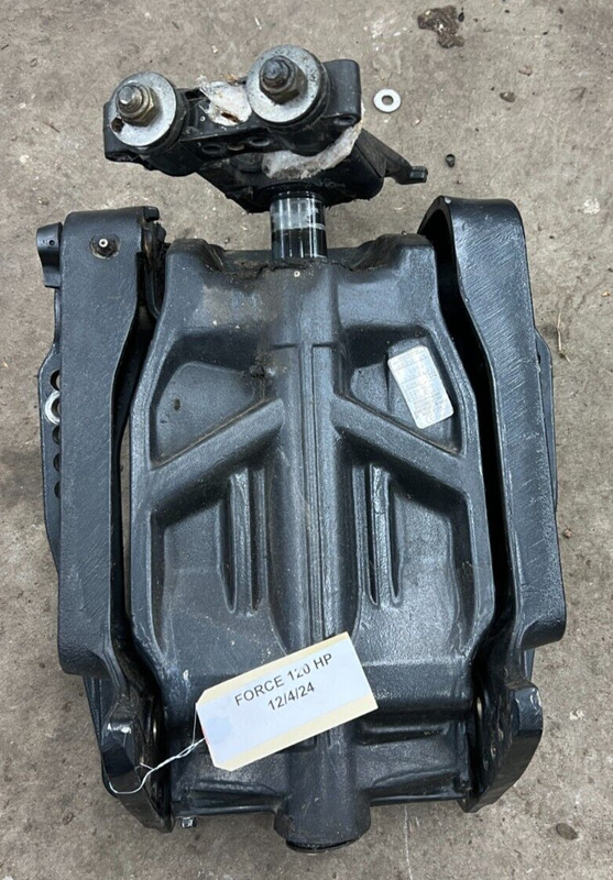 FORCE OUTBOARD 120HP SWIVEL BRACKET AND PIN ASSY 99661A31 818904A-4 FRESHWATER!