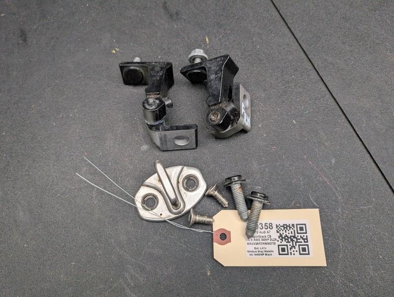 Front Right Door Hinges & Striker Set 2019 Audi A7 4K8831402A 2020 2021 - 2023