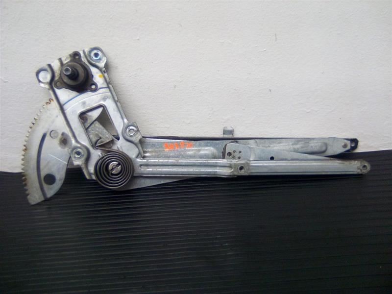 95-04 Toyota Tacoma Front Right Passenger Manual Window Regulator OEM 6981004080