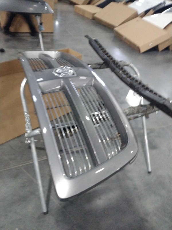 2010 DODGE 1500 PICKUP OEM Grille Grey 1KX581W1AB 115K Miles Used