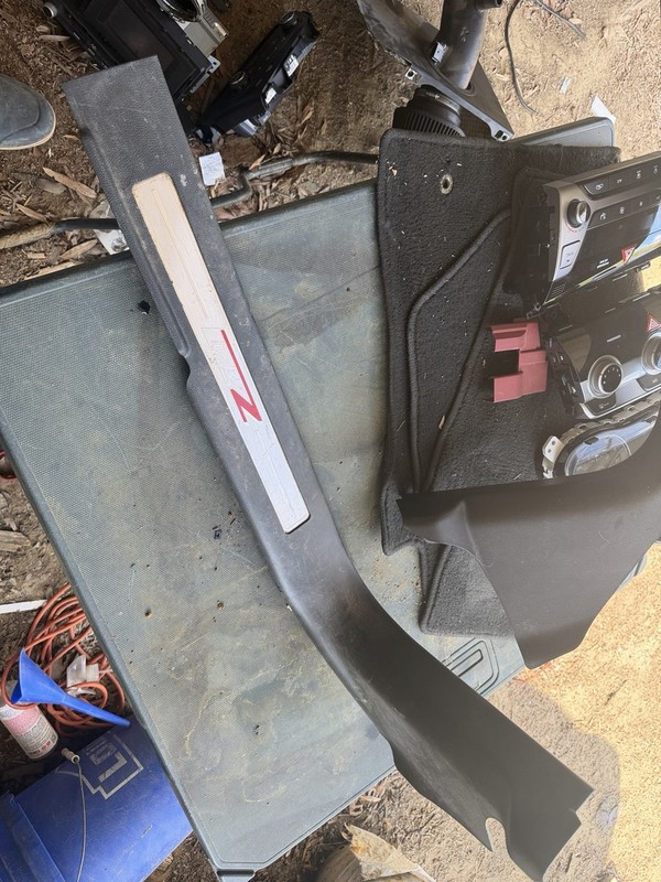 2014-2018 CHEVROLET SILVERADO 1500 FRONT LEFT SIDE DOOR SILL SCUFF PLATE OEM