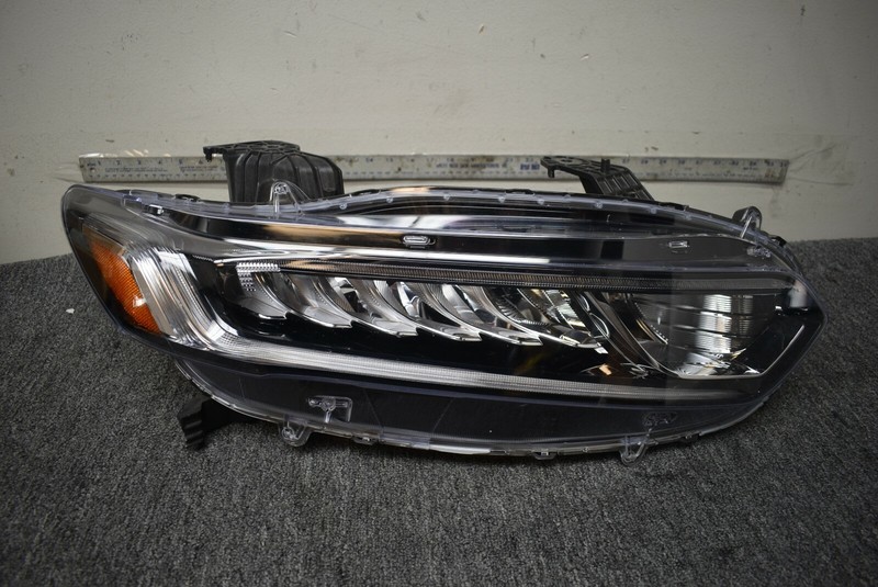 2018-2020 HONDA ACCORD HEADLIGHT RIGHT FACTORY OEM