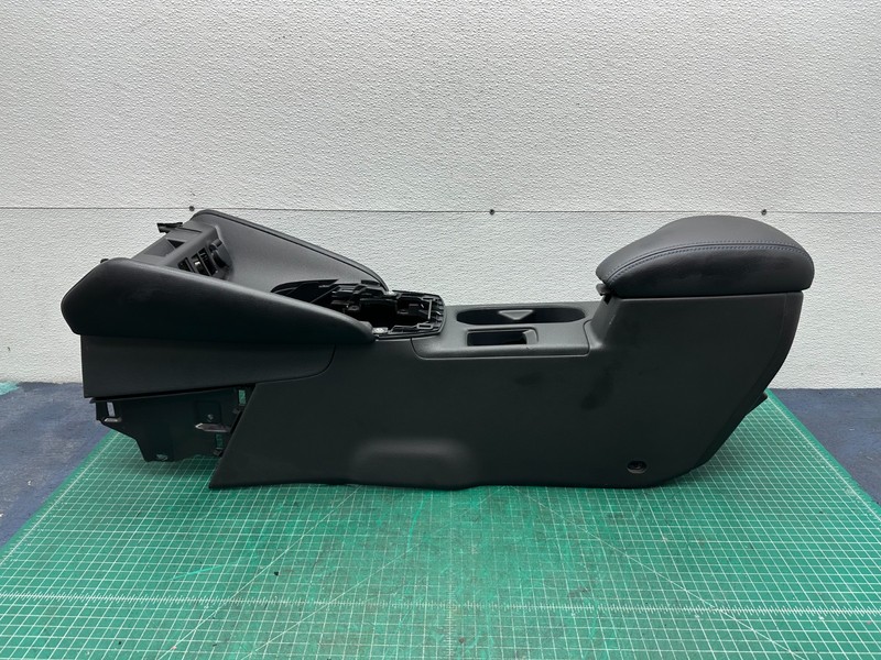 20-25 NISSAN LEAF - CENTER CONSOLE BASE FRAME BODY PANEL W/ ARMREST OEM
