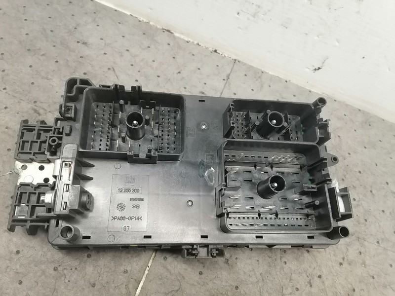 Fuse Box Engine Fits 16-17 19 COLORADO 1464283