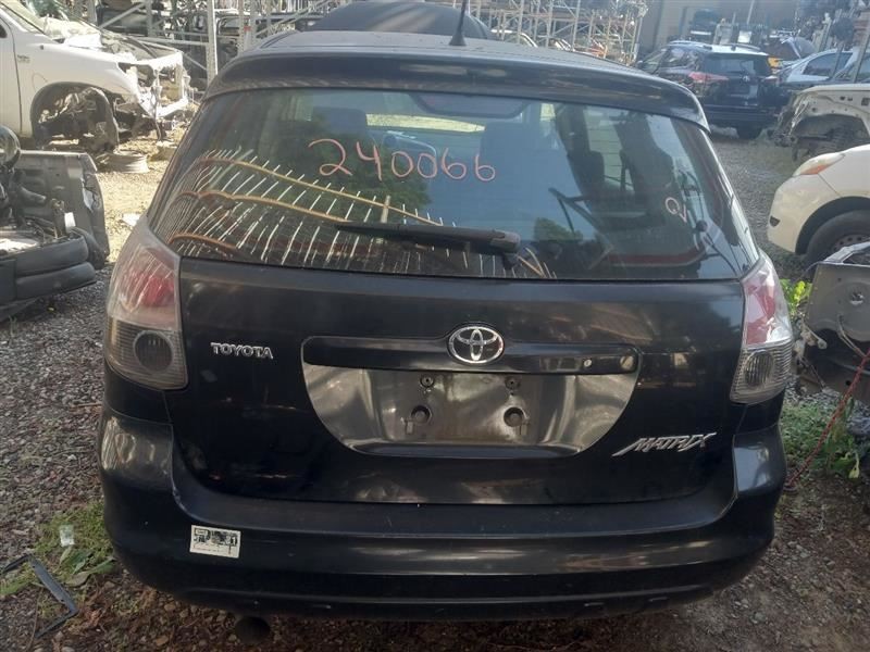 03 04 05 06 07 08 TOYOTA MATRIX REAR BUMPER BLK-209 SCRATCHES
