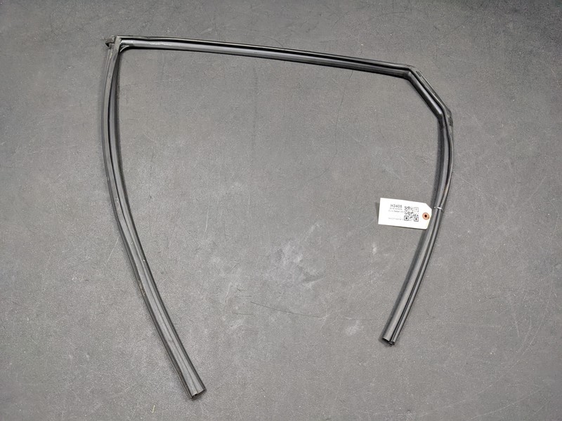 Rear Left Driver Door Glass Run Channel Seal 2016 Honda Civic 72775-TBA 17-21