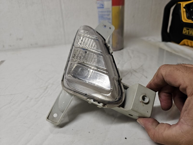 Hyundai Sonata fog light 18 to 19 front right passenger side assy OEM