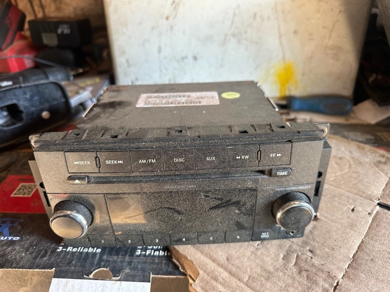 08-12 JEEP DODGE CHRYSLER OEM Radio STEREO CD PLAYER RECEIVER 05091224AC
