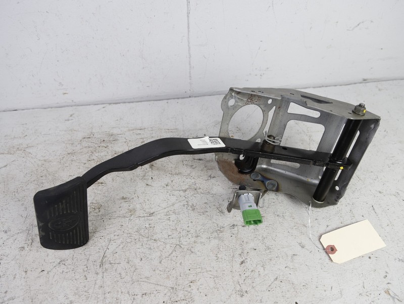 2014 - 2020 MASERATI GHIBLI M157 BRAKE STOP PEDAL 06700311040 OEM