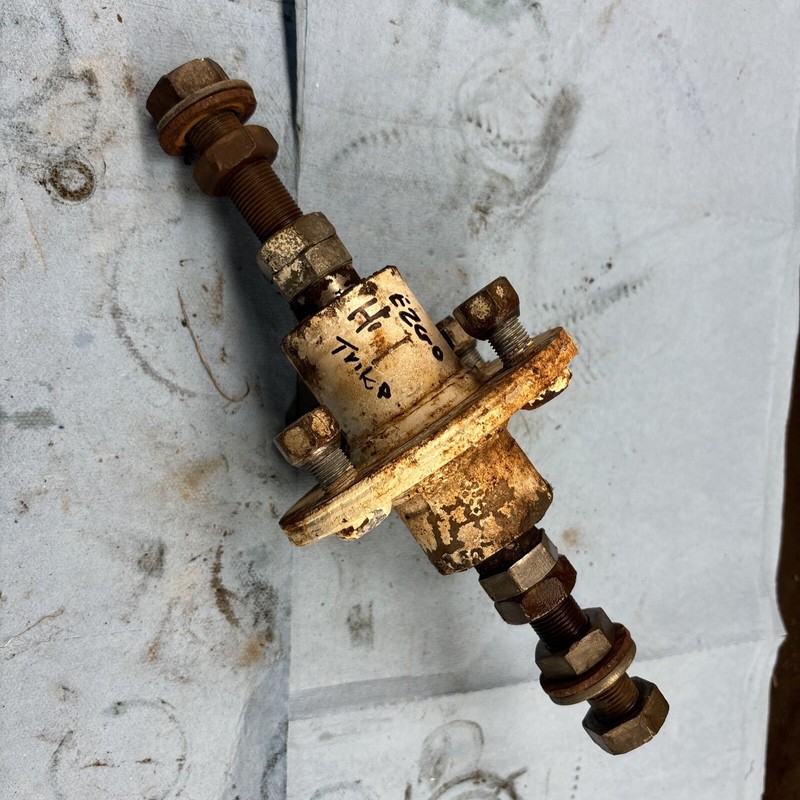 VINTAGE 1970’s Ezgo Trike Golf Cart Front Forks Wheel Hub Axle Good