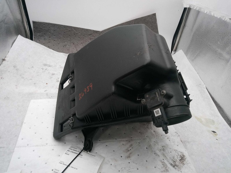 2006 BMW 530i Air Cleaner Assembly OEM 13717537667 Used 110K Miles