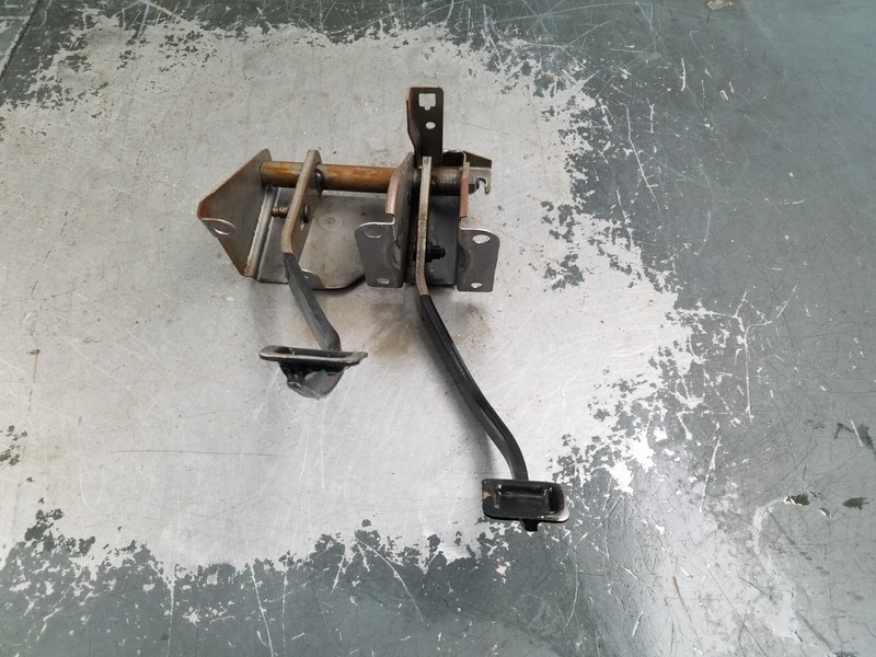 2005 Jeep Wrangler TJ Rubicon 4x4 Brake / Clutch Pedal Assembly #9706 K1