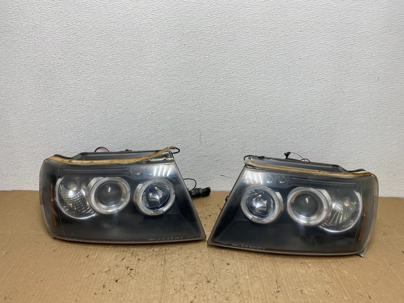 1999 to 2004 Jeep Grand Cherokee Left+Right Set Black LED Headlights AC0153 DG