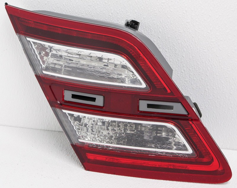 OEM Ford Taurus Inner Left Driver Side Tail Lamp DG1Z-13405-L - Lens Cracks