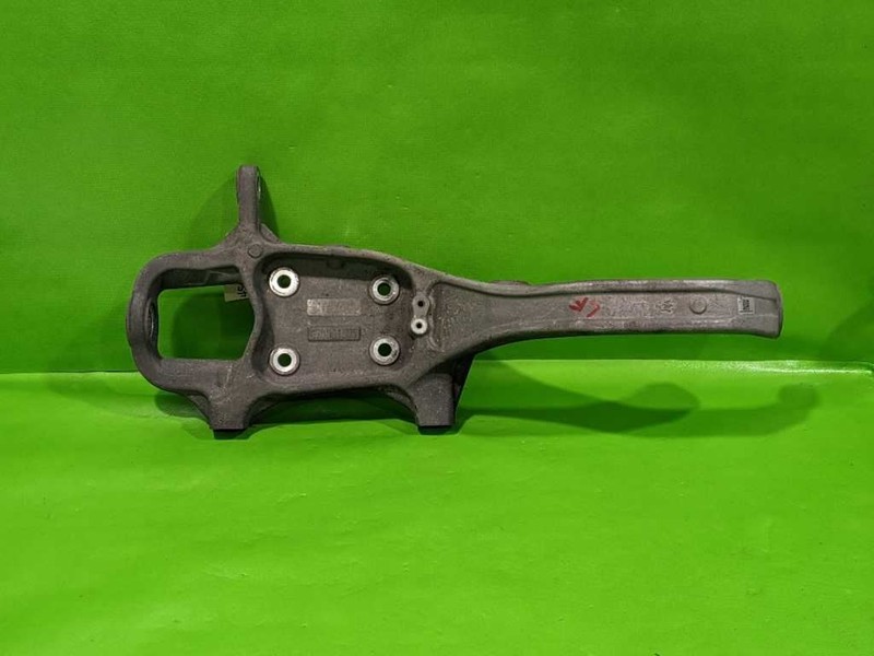 14-17 GHIBLI DRIVER LEFT FRONT KNUCKLE OEM 4519-180