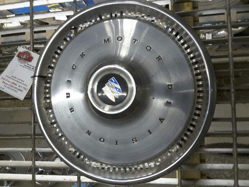 71 72 BUICK STATION WAGON WHEEL COVER MAG TYPE 92976