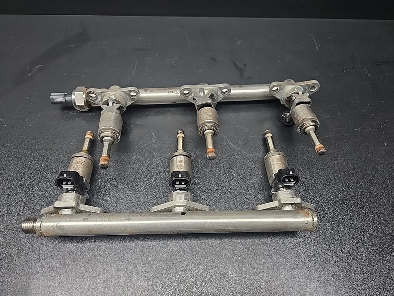 2014-2020 ACURA RLX MDX FUEL RAIL W/ INJECTOR SET 16010-R9P-305 OEM