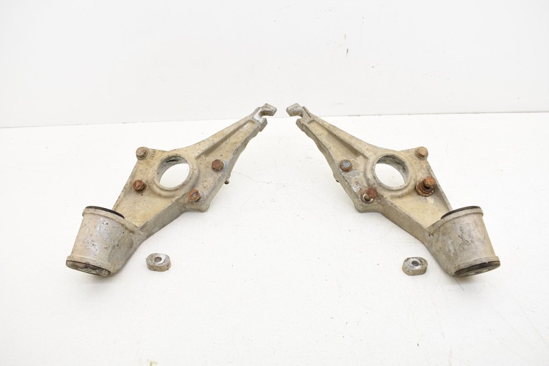 1983 Porsche 944 Rear Suspension Torsion Bracket Support Pair OEM KW60