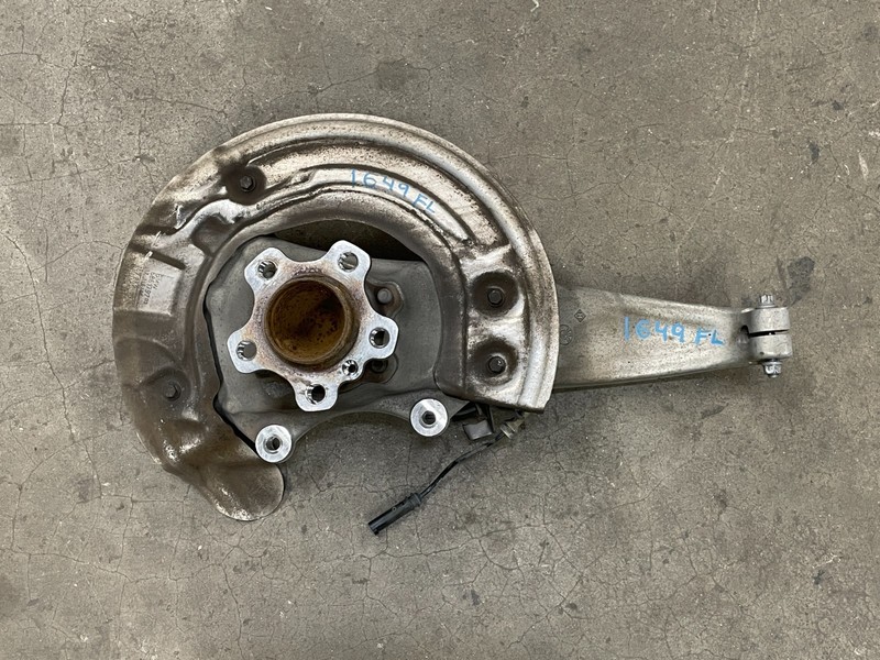 17 18 19 BMW G30 540i 530i Front Left Driver Spindle Knuckle Hub RWD 1649 OEM