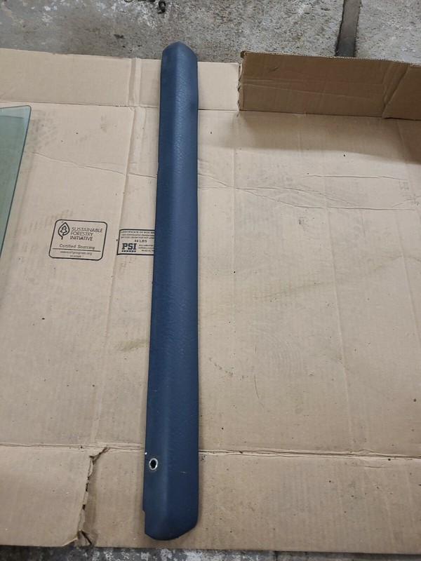 MERCEDES BENZ 220 D/8W115 PASS RIGHT REAR UPPER DOOR TRIM MOULDING INTERIOR