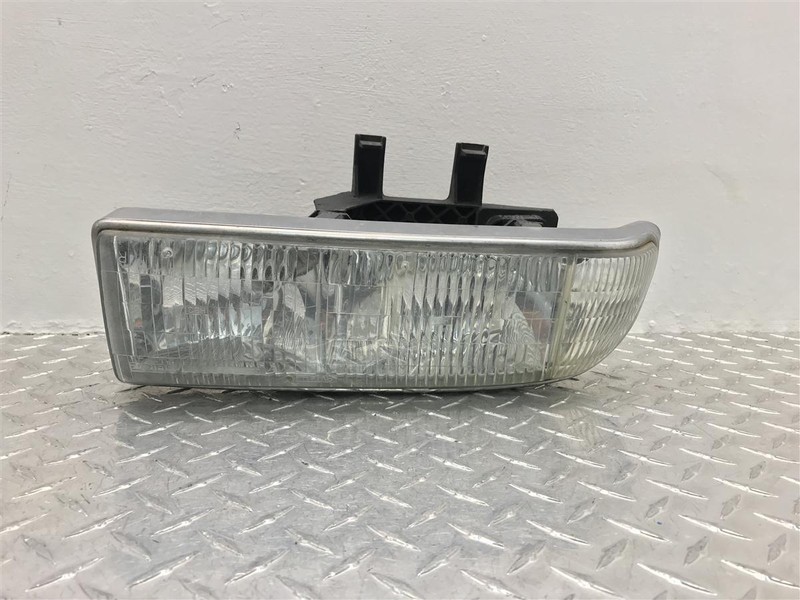 98 99 00 01 02 03 04 05 CHEVROLET BLAZER S10 PASSENGER HEADLAMP OEM 114-02714AR