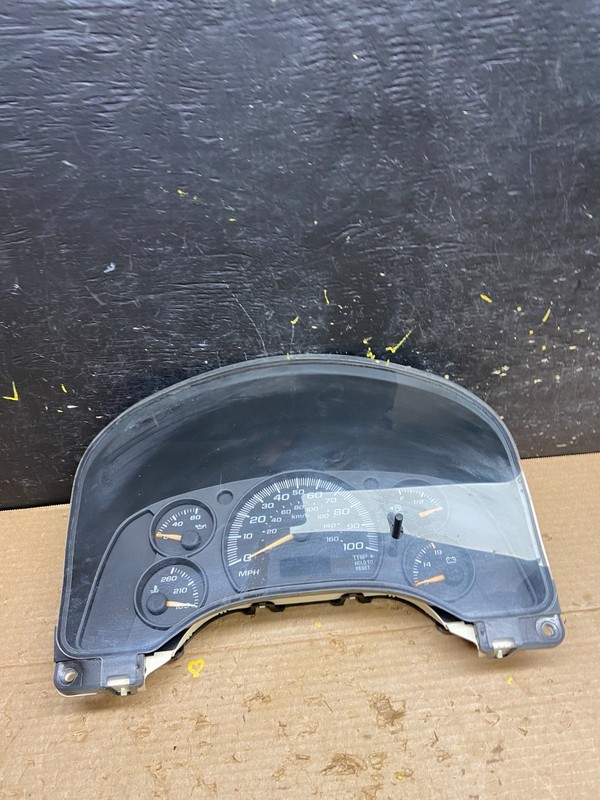 2004 to 2007 Chevrolet Express Speedometer Cluster Gauge OEM W3365 DG