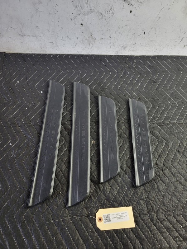 KIA SORENTO 2022 Front & Rear Left & Right Door Sill Scuff Plate USED OEM 21-23
