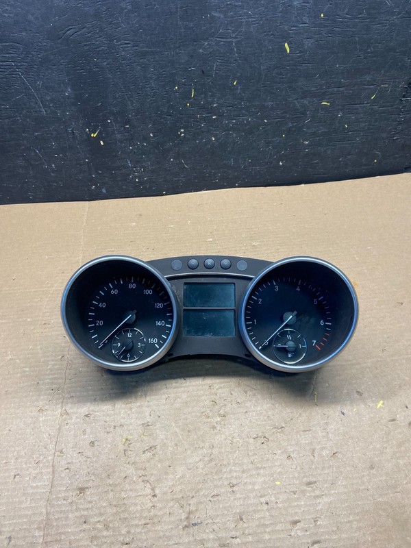 2006 2007 2008 Mercedes GL450 GL550 Instrument Cluster Speedometer Q9720 DG
