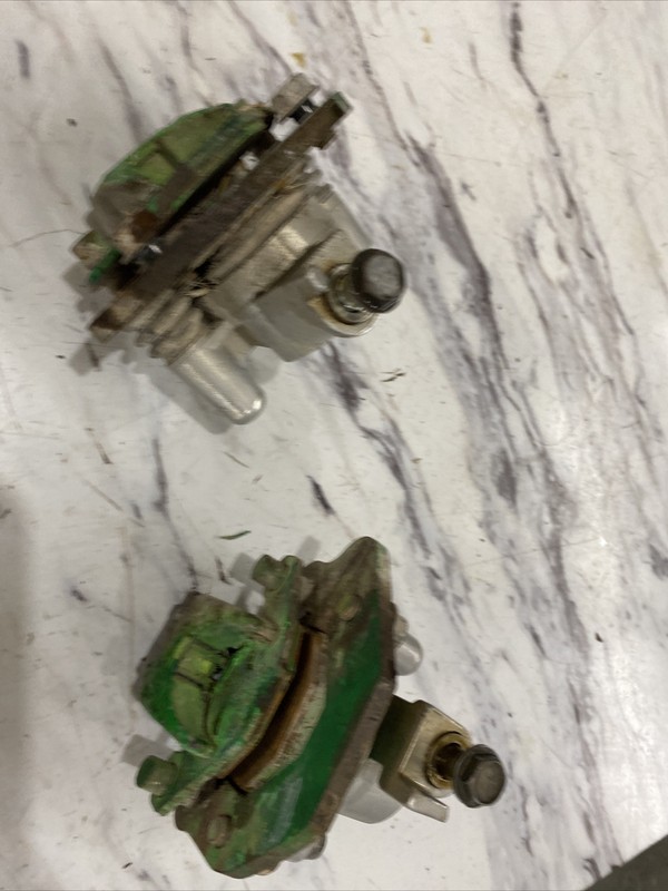 1988 / 1999 Kawasaki Mojave Ksf250 Front brake calipers Good