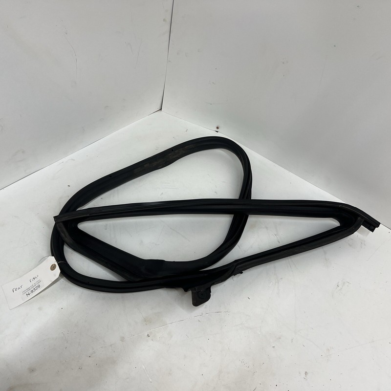 17-23 TESLA MODEL 3 REAR RIGHT DOOR SEAL RUBBER WEATHERSTRIP STRIP OEM N-9329 S2