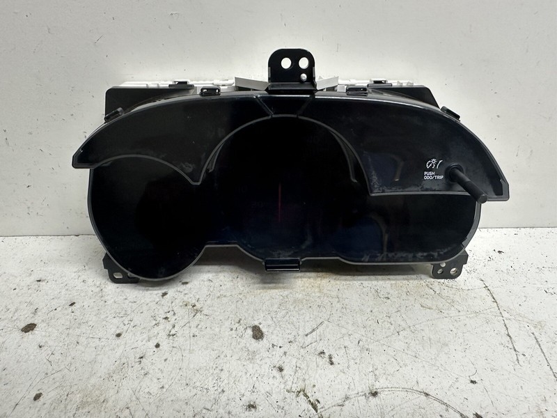 2009-2010 Toyota Matrix S & XRS M/T Cluster Speedometer tach gauges panel oem
