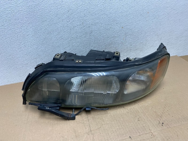 2001 to 2004 Volvo S60 Left Driver LH Headlight Halogen Oem AE6702 DW