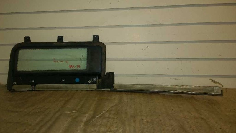 90 NEW YORKER 3.3 AT PASSENGER RIGHT VENT GLASS OEM 993-35