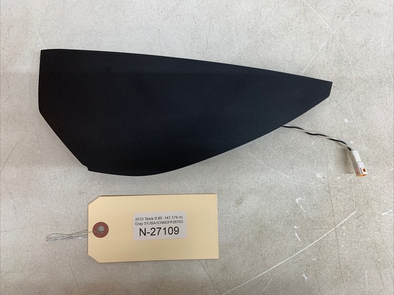 12-16 Tesla Model S DASH END SIDE COVER ANTENNA RIGHT PASS-1002325-00 27109 B138
