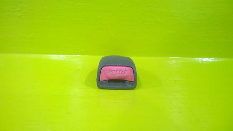 90 91 92 93 TOYOTA CELICA PASSENGER RIGHT FRONT SEAT BELT BUCKLE OEM 3013-17