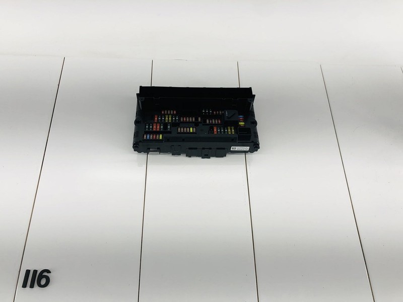 12-15 BMW 650I XDRIVE 4.4L GAS ENGINE FUSE & RELAY DISTRIBUTION BOX HOLDER OEM