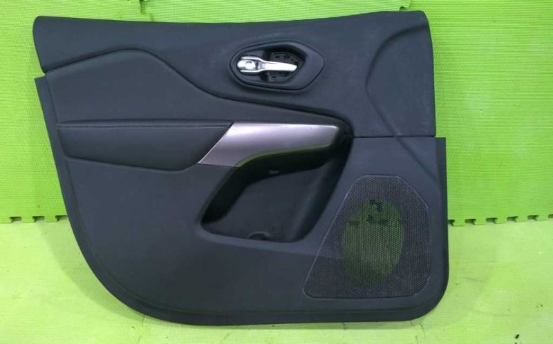 19-21 JEEP CHEROKEE DRIVER LEFT FRONT INTERIOR DOOR PANEL OEM 2415-129