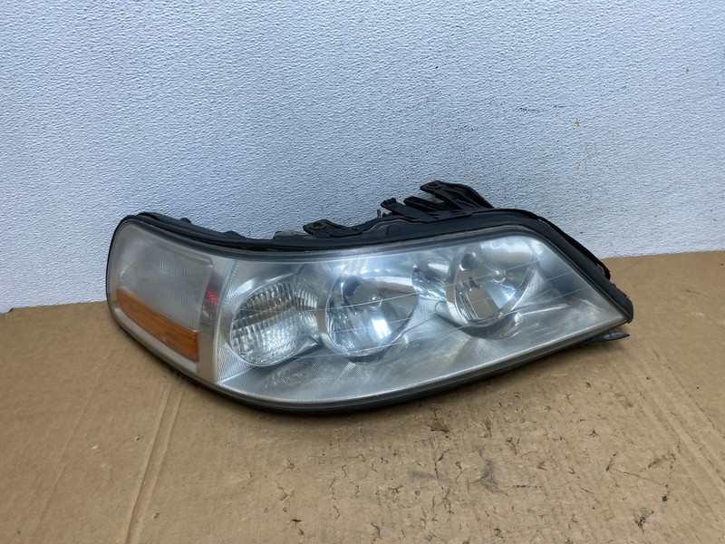 2005 to 2011 Lincoln Town Car Right Passenger Rh Side Headlight OEM AD3766 DW