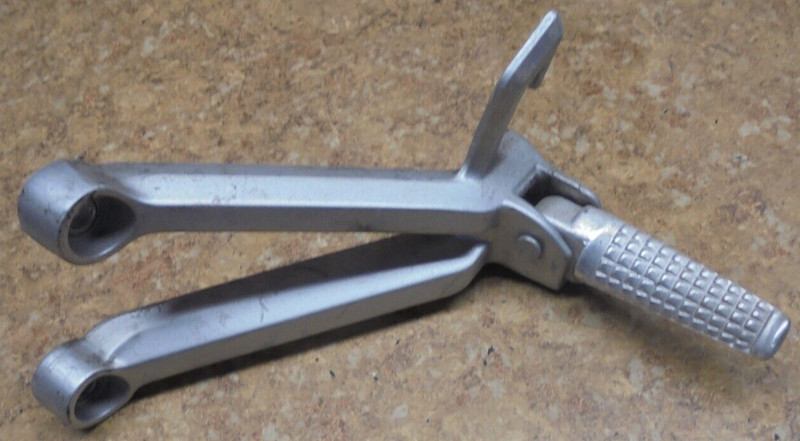 2004 Suzuki GSX-R600 GSXR6 GSXR600 Left Rear Foot Peg Rest Pedal Back Passenger